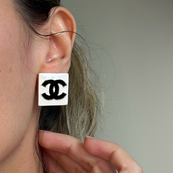 🤍Chanel Vintage CC Square Stud Earrings 🖤 - Picture 9 of 12